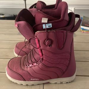 Burton Snowboard boots. Womens 9.5. Worn twice